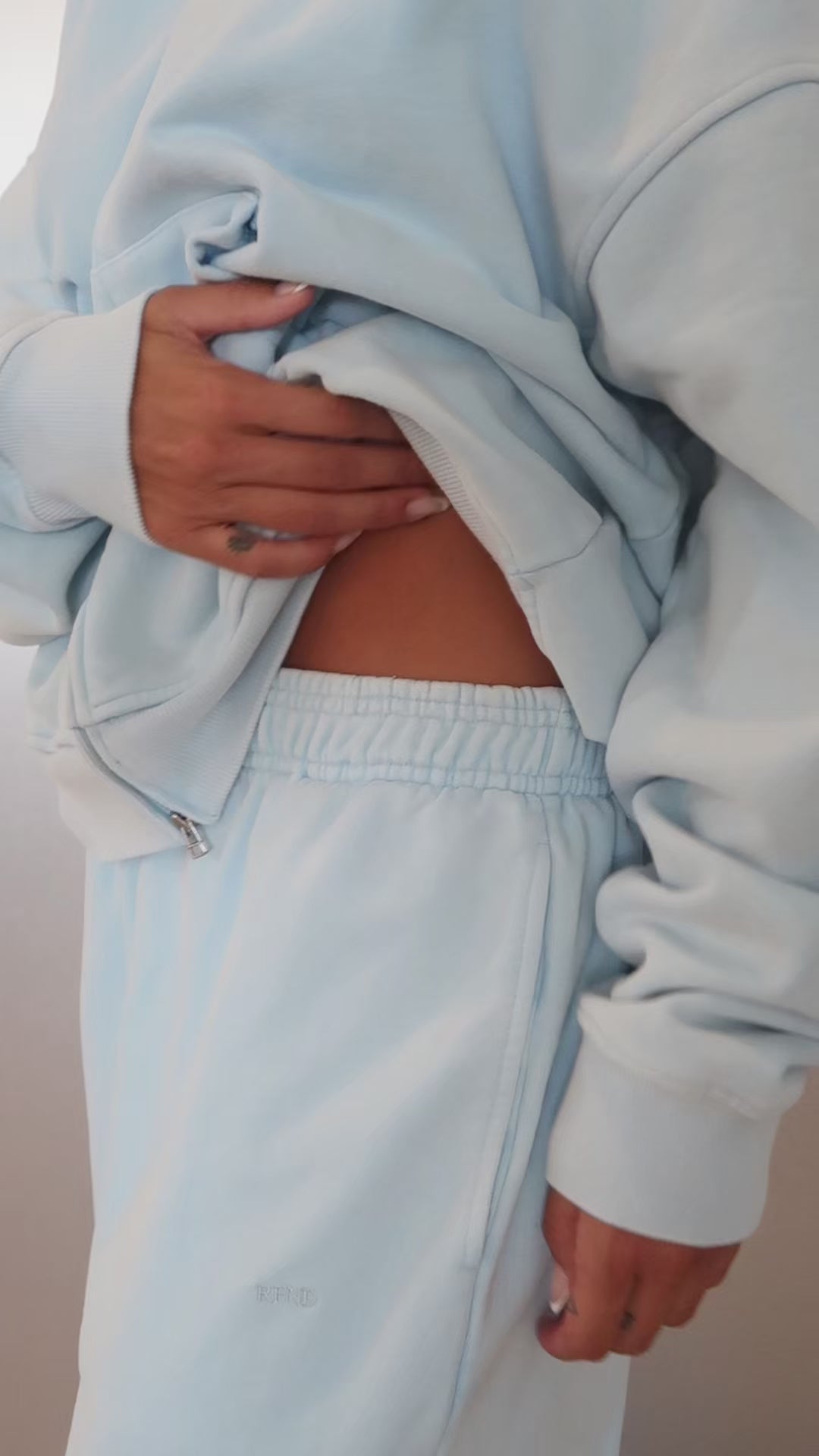STRAIGHT-LEG SWEATPANTS
